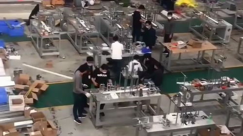 目前自動化做口罩的工廠,一百平方米卻沒有多少工人,全部都是機器智能化